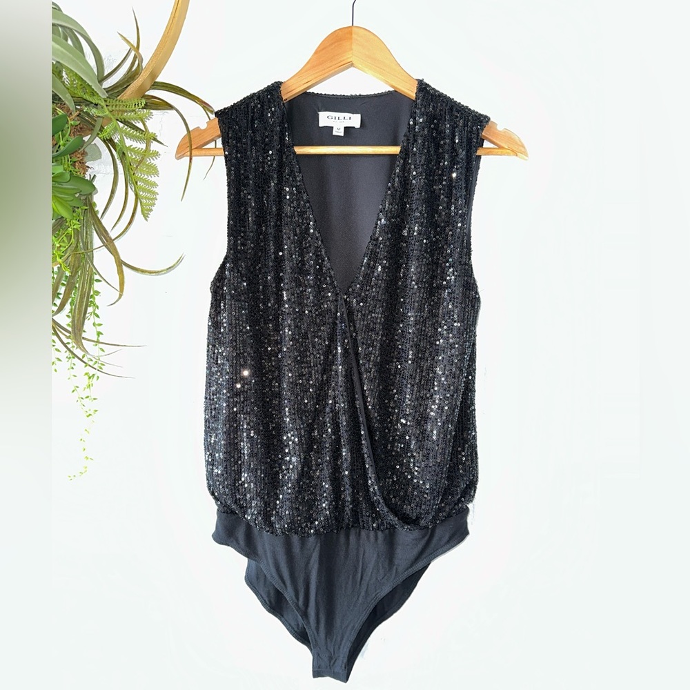 Gilli Black Sequin V Neck Sleeveless Bodysuit
